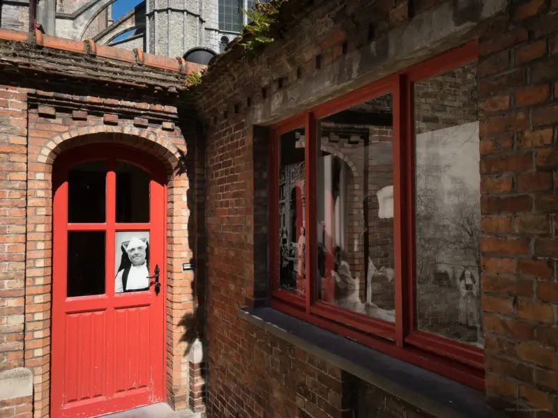 A door and a window - Bruges, Belgium - iPhone Photography